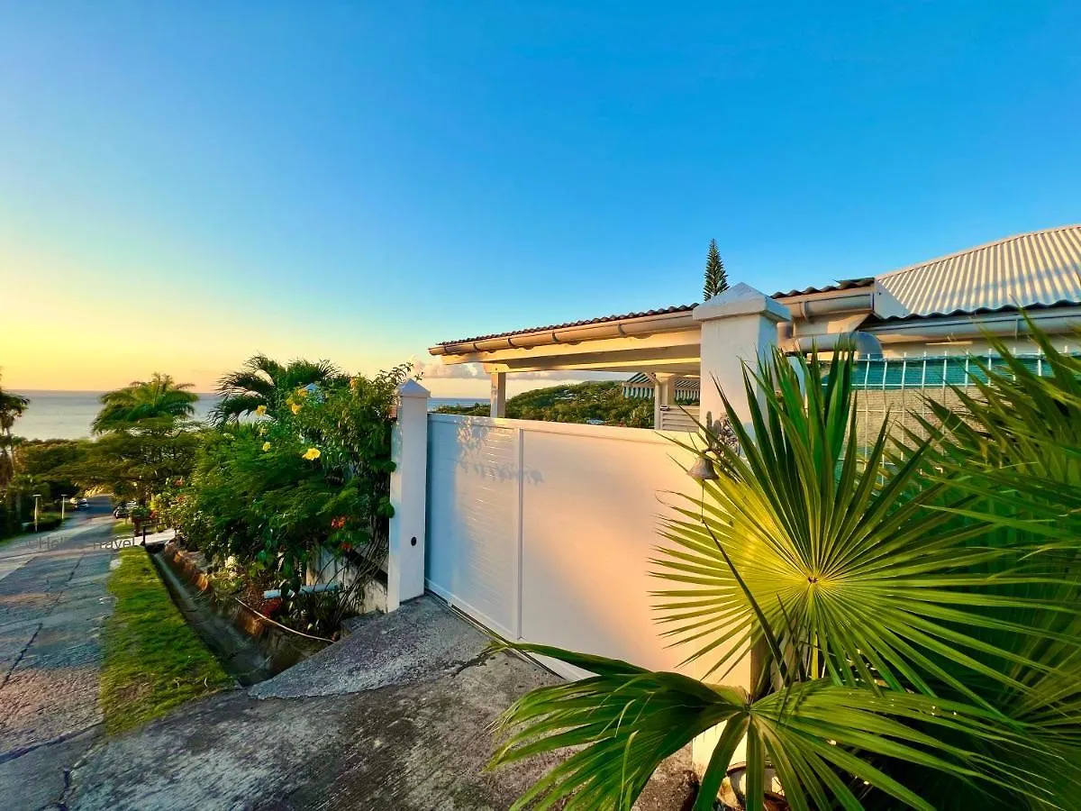 Villa Tramontane. Vue Mer. 2 Chambres. Ferry Deshaies.